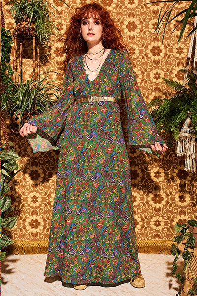 https://www.thehippieshake.co.uk/cdn/shop/products/lady-of-the-canyon-green-paisley-maxi-dress-269963_grande.jpg?v=1691059606